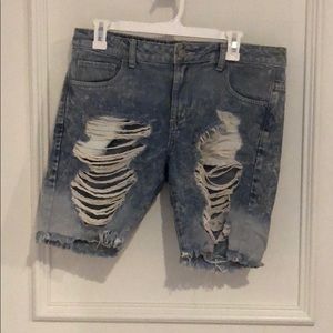 Ripped Bermuda shorts